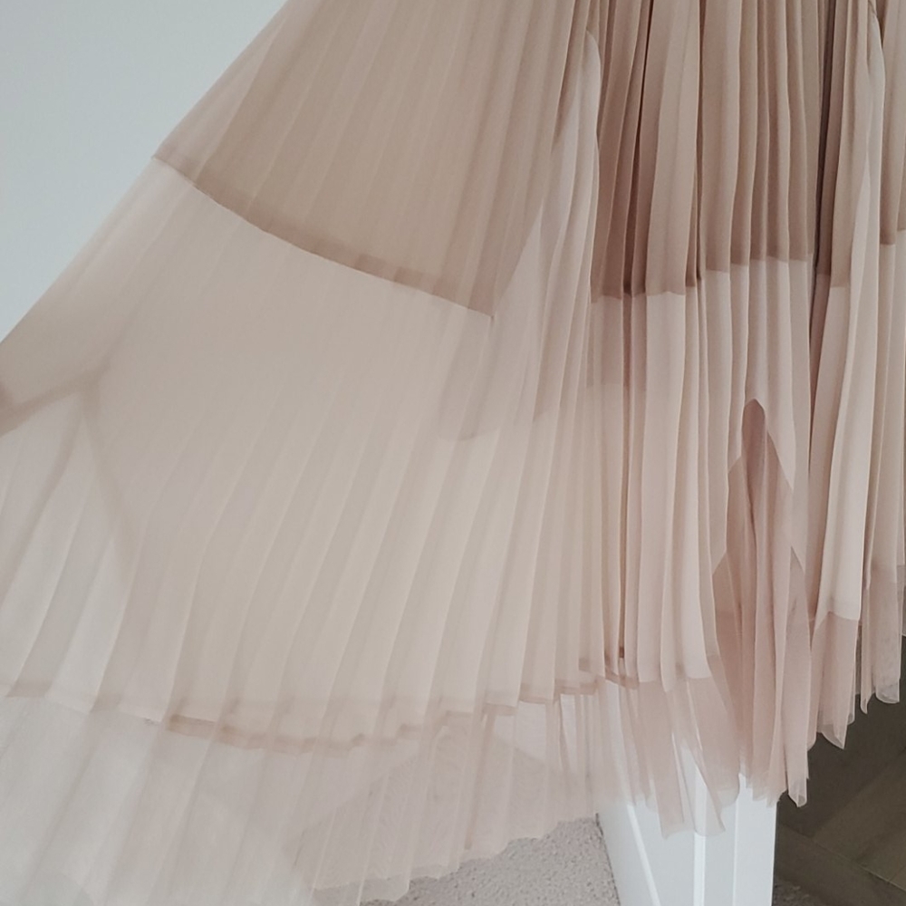 Dress - Picture 3 of 4